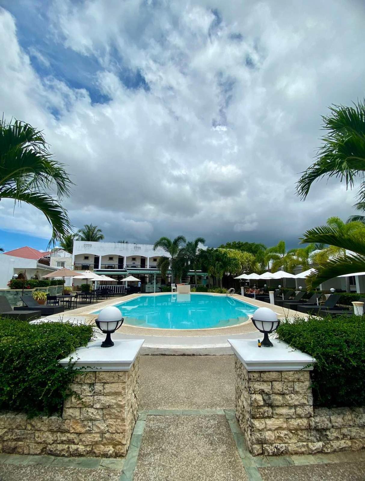 Panglao Regents Park Resort Exteriör bild