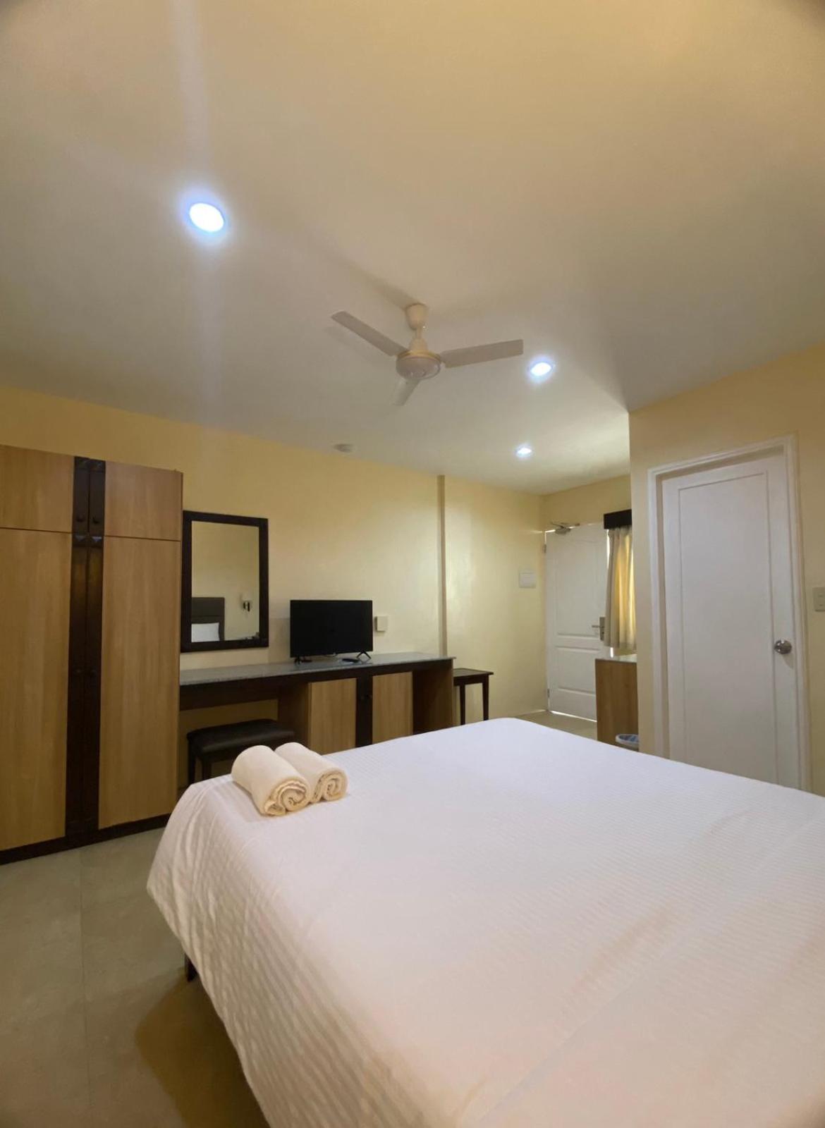 Panglao Regents Park Resort Exteriör bild