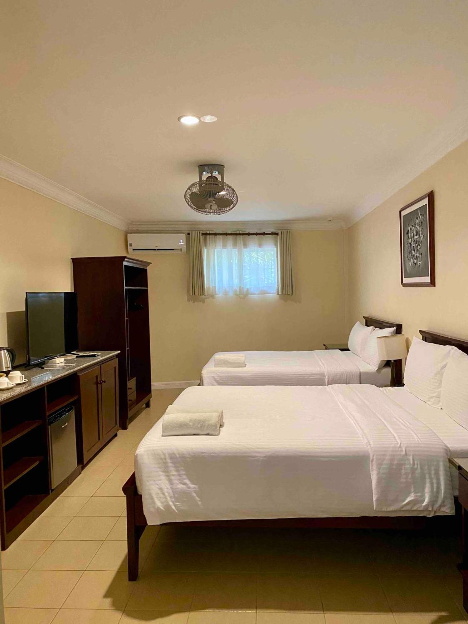 Panglao Regents Park Resort Exteriör bild