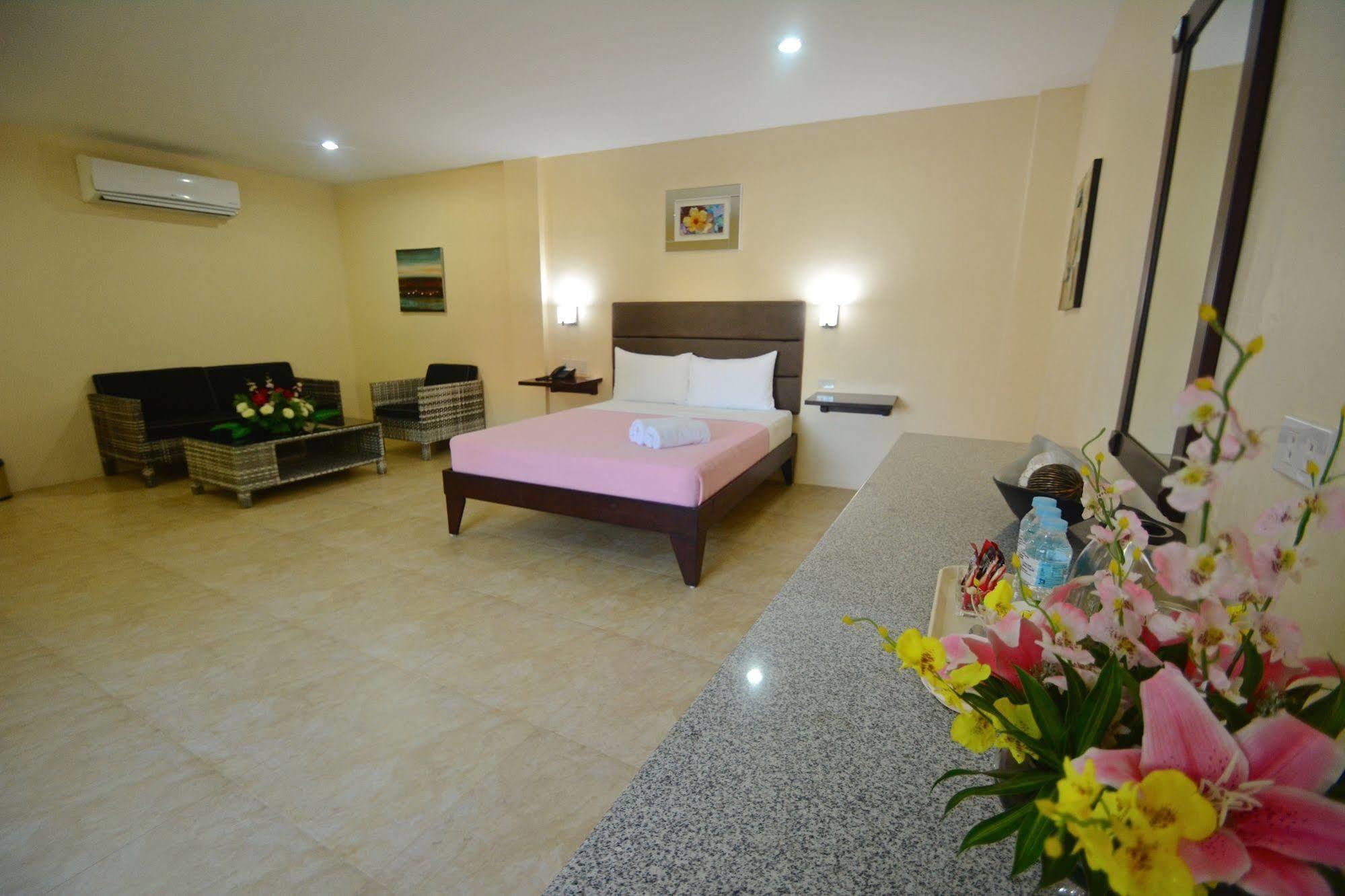 Panglao Regents Park Resort Exteriör bild
